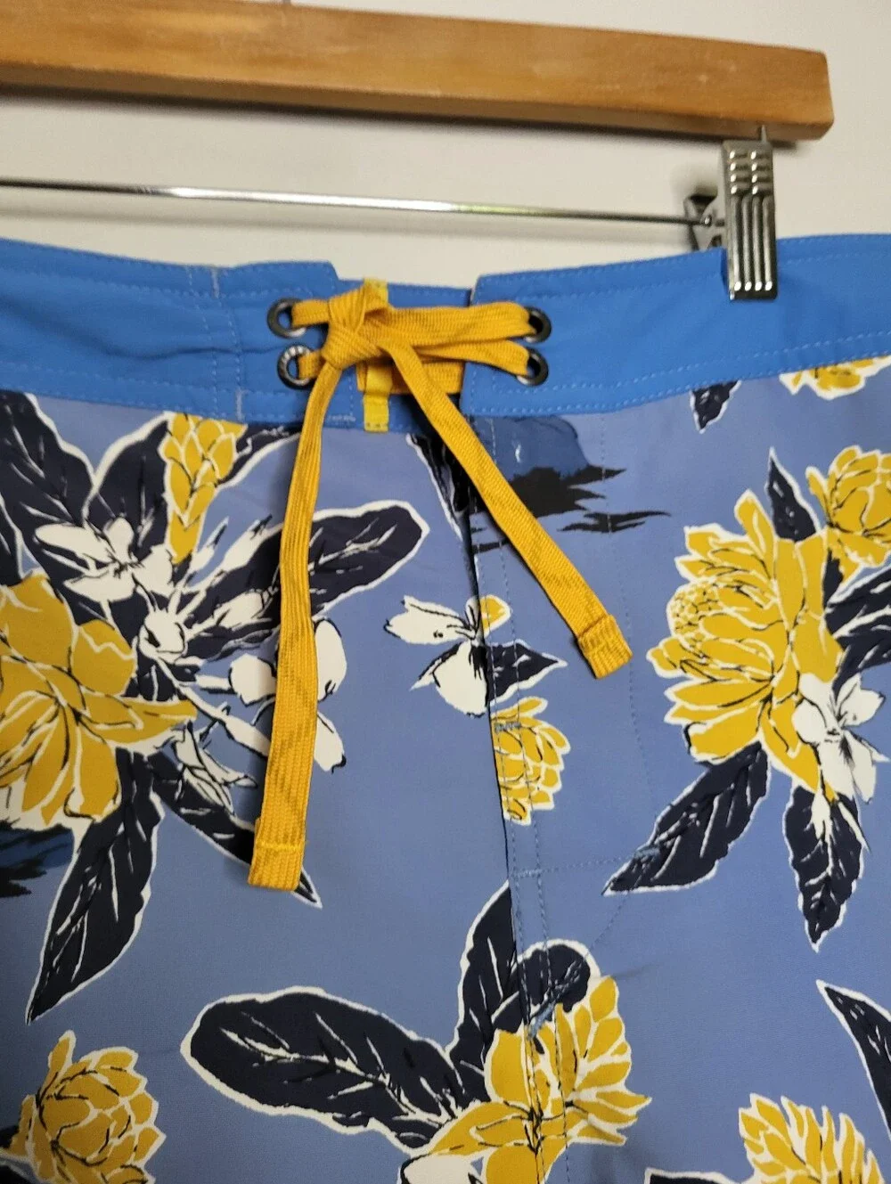 Patagonia Stretch Planing Floral Board Shorts Blue Yellow Mens 35 Surf Swim
